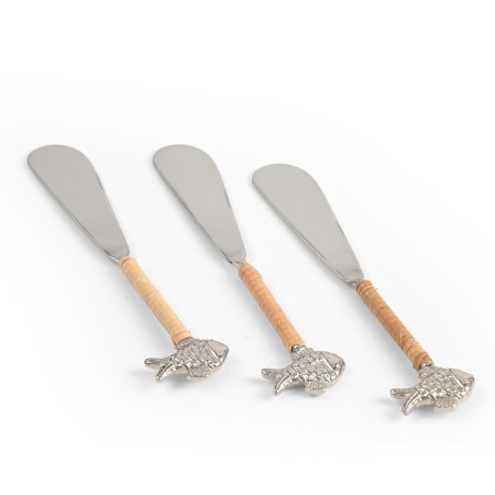 3 BUTTER KNIVES